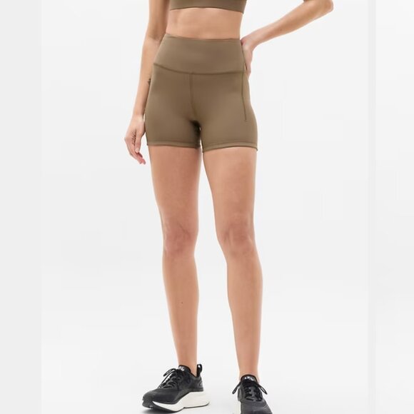NWT Athleta Pacesetter Ultra High Rise 4" Shortie - M - Picture 1 of 7